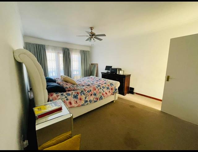 4 BEDROOM FREEHOLD FOR SALE IN FOURWAYS